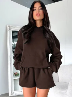 Ensemble de détente 2 pièces : sweat à capuche oversize short à poches et cordon de serrage