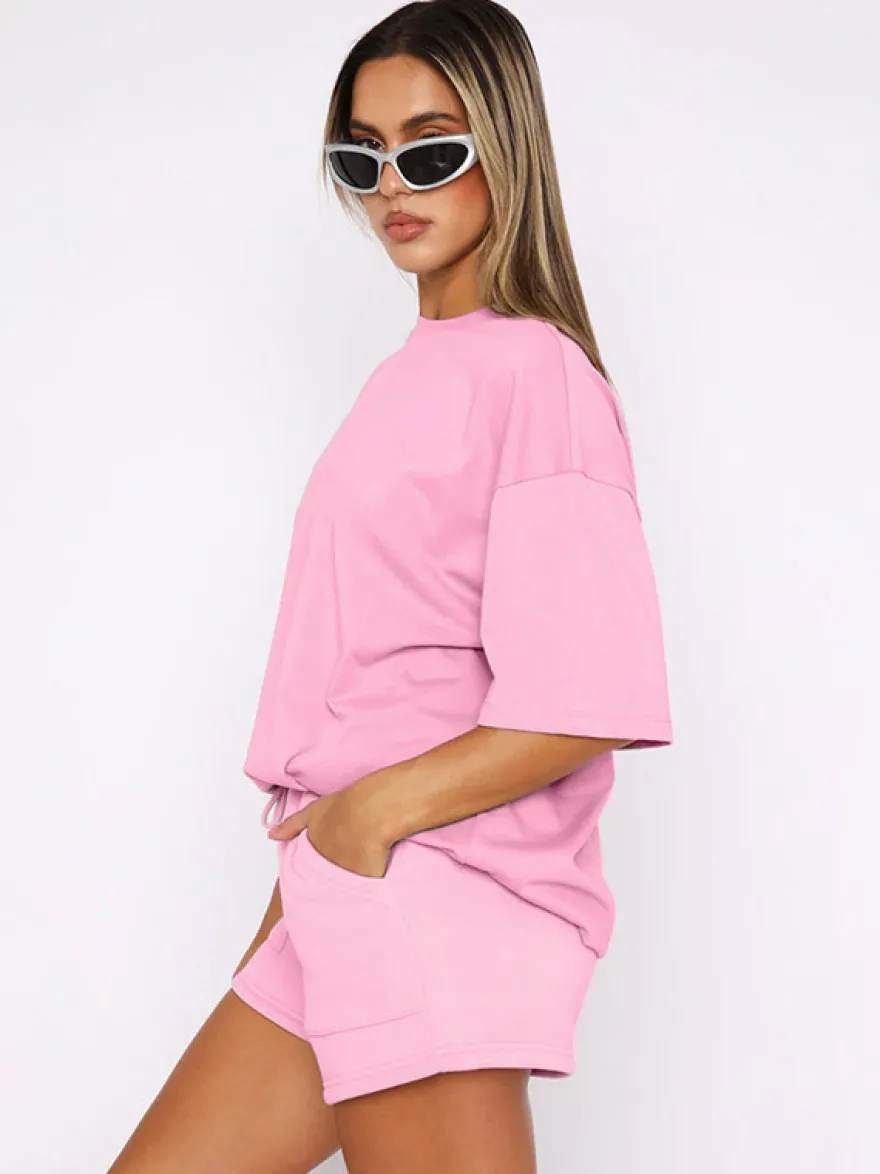 Ensemble de détente 2 pièces : T-shirt oversize à manches courtes short à poches et cordon de serrage