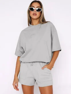 Ensemble de détente 2 pièces : T-shirt oversize à manches courtes short à poches et cordon de serrage