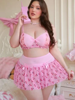 Ensemble de lingerie grande taille : soutien-gorge en résille imprimé cerises et mini-jupe à volants