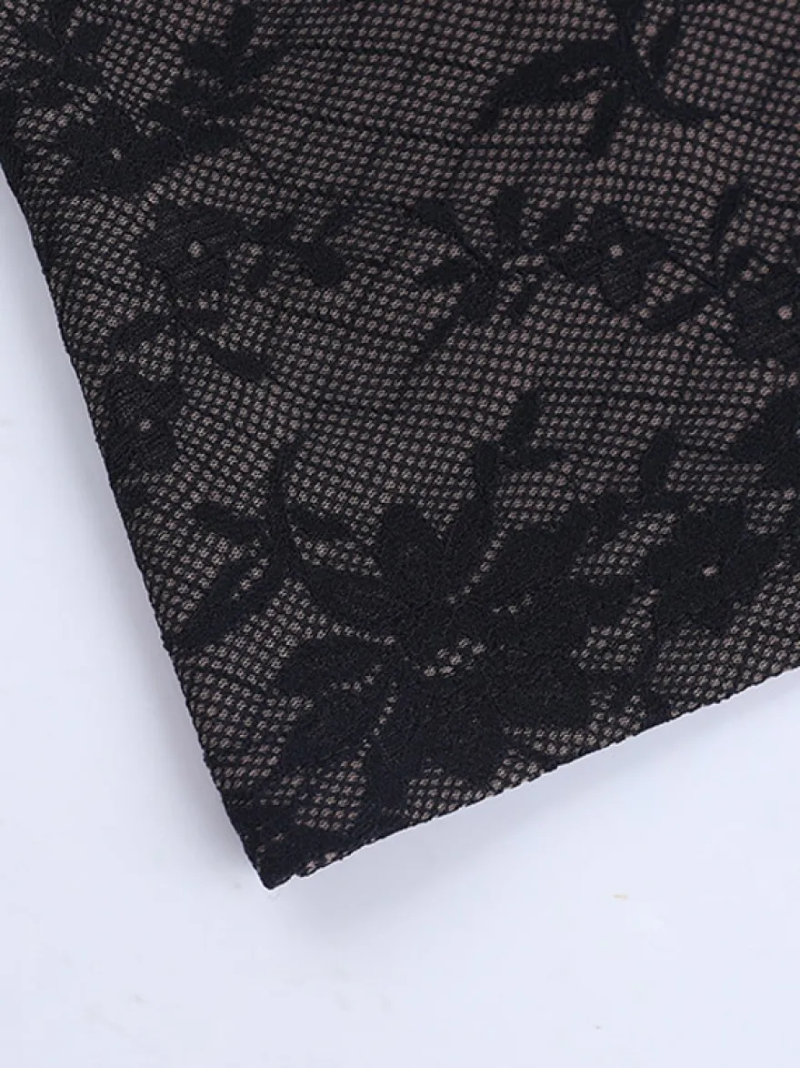 Ensemble deux pièces jupe courte à bretelles et dos nu en dentelle noire