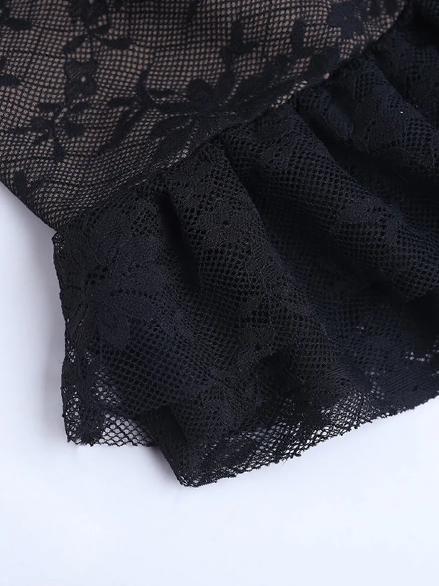 Ensemble deux pièces jupe courte à bretelles et dos nu en dentelle noire