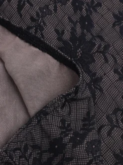 Ensemble deux pièces jupe courte à bretelles et dos nu en dentelle noire