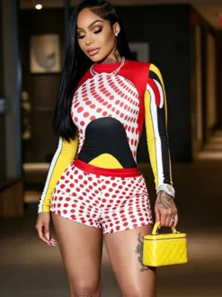 Ensemble deux pièces à pois color block : haut à manches longues et short taille haute