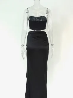 Ensemble deux pièces pour soirées : haut corset bustier à franges et jupe maxi fendue et froncée.