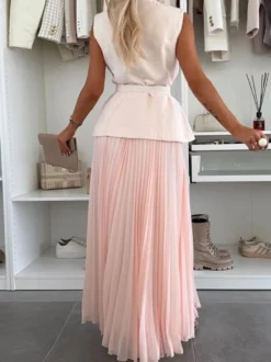 Ensemble deux pièces sans manches pour femme - Gilet ceinturé Old Money et robe maxi plissée - Collection printemps 2026