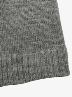 Ensemble deux pièces : top court sans manches à col V en maille et jupe taille haute. Tenue deux pièces pour femme.