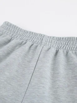 Ensemble lounge gris chiné : haut oversize à manches courtes et taille élastique pantalon large.