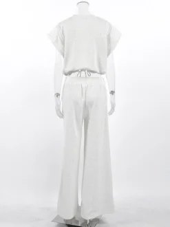 Ensemble lounge gris chiné : haut oversize à manches courtes et taille élastique pantalon large.