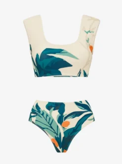 Ensemble maillot de bain d'été couleur abricot paréo et cache-maillots