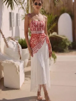 Ensemble maillot de bain et paréo rouge sexy à lacets dos nu imprimé floral bretelles et décolleté.