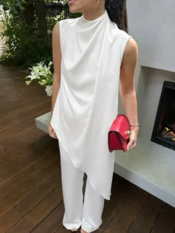 Ensemble 2 pièces assorti : haut sans manches à col montant drapé en satin blanc et pantalon à jambes larges