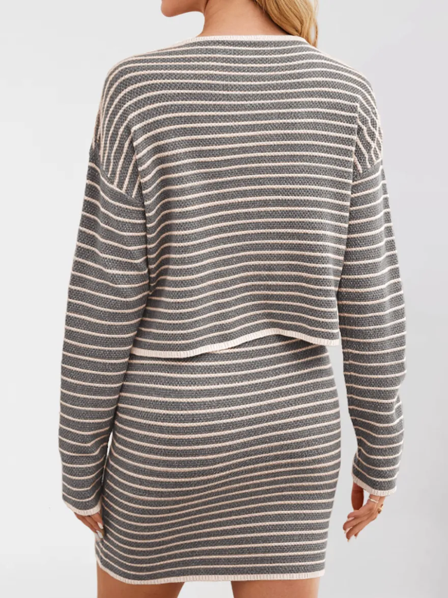 Ensemble 2 pièces : cardigan court rayé à boutons sur le devant et mini-jupe