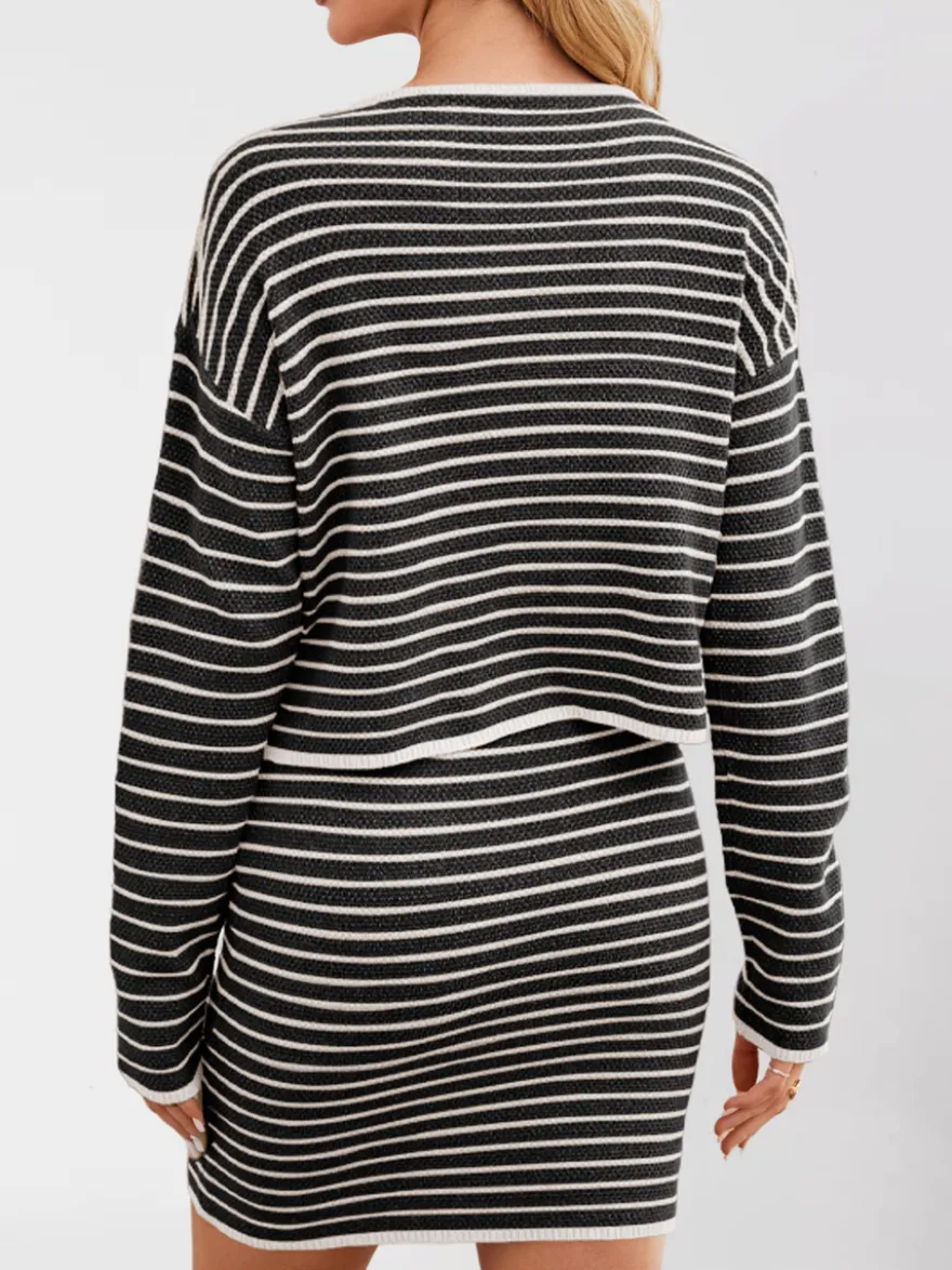 Ensemble 2 pièces : cardigan court rayé à boutons sur le devant et mini-jupe