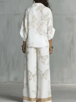 Ensemble 2 pièces : chemise à manches 3/4 et revers en satin imprimé papillon doré pantalon large assorti