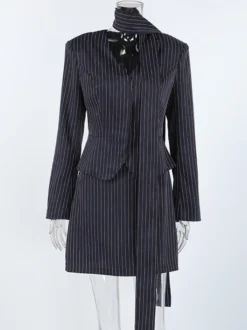 Ensemble robe blazer à fines rayures et tailleur jupe pour femme - Bleu marine chic col foulard coupe ajustée - Collection printemps 2026