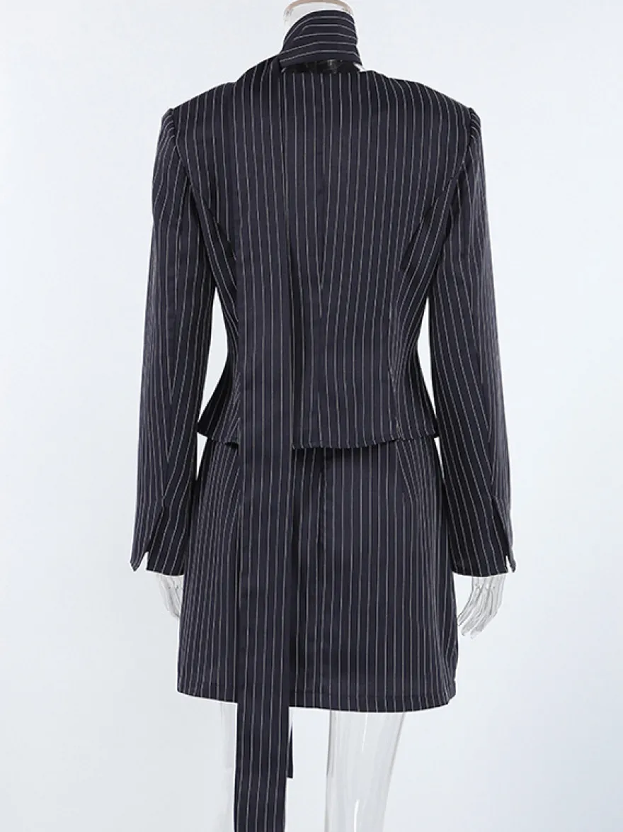 Ensemble robe blazer à fines rayures et tailleur jupe pour femme - Bleu marine chic col foulard coupe ajustée - Collection printemps 2026