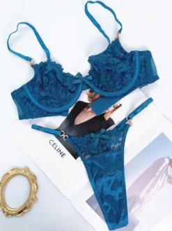 Ensemble soutien-gorge et string en dentelle florale à col en V et nœud avec armatures.