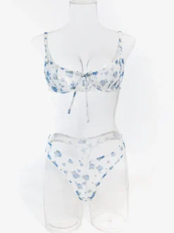 Ensembles 2 pièces de lingerie de mariée : soutien-gorge blanc sans bonnets à imprimé floral et culotte assortie.