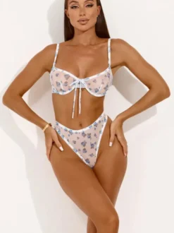 Ensembles 2 pièces de lingerie de mariée : soutien-gorge blanc sans bonnets à imprimé floral et culotte assortie.