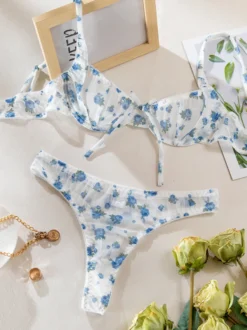 Ensembles 2 pièces de lingerie de mariée : soutien-gorge blanc sans bonnets à imprimé floral et culotte assortie.