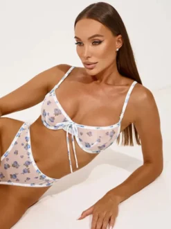 Ensembles 2 pièces de lingerie de mariée : soutien-gorge blanc sans bonnets à imprimé floral et culotte assortie.