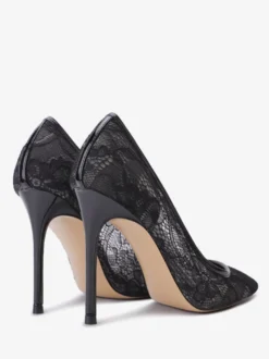 Escarpins noirs à bout pointu en dentelle à enfiler et à talons hauts