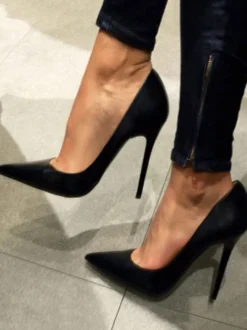 Escarpins noirs à talons hauts et bout pointu pour femmes