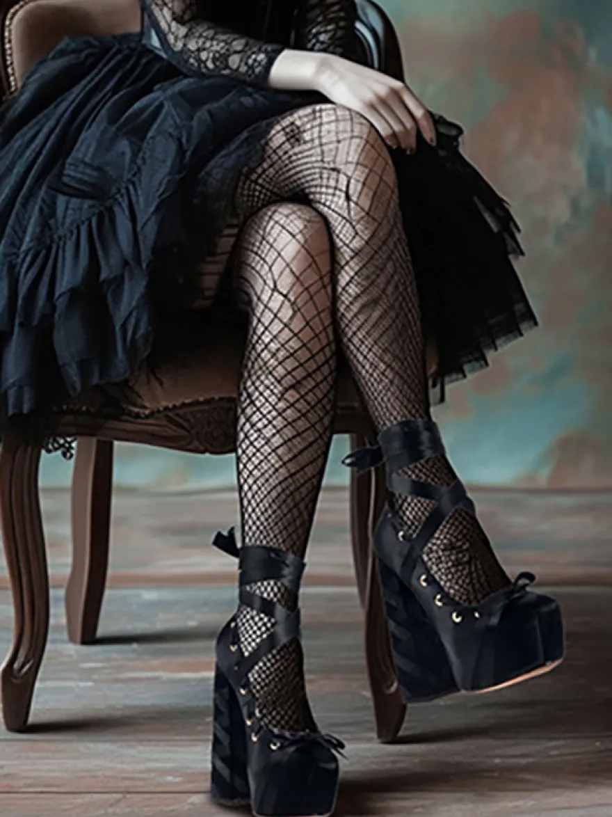 Escarpins à plateforme en satin bout rond lacets talon épais