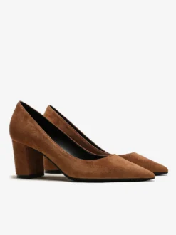 Escarpins à talons blocs en daim marron à bout pointu et talons à enfiler