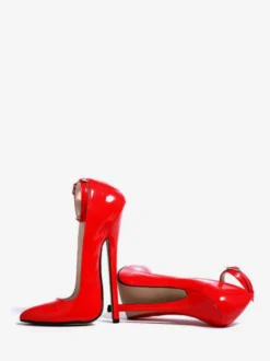 Escarpins à talons hauts sexy avec brides à la cheville noires et talons aiguilles vernis
