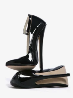 Escarpins à talons hauts sexy avec brides à la cheville noires et talons aiguilles vernis