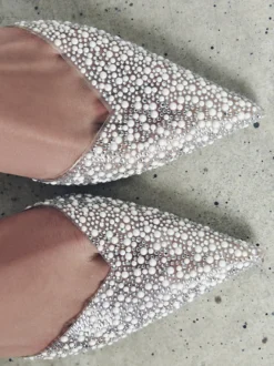 Escarpins à talons mi-bas pour femmes avec strass et bout pointu style streetwear blanc