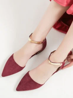 Femmes Chaussures Plates Bordeaux Bout Pointu Dos Fermé Détails En Métal Bride De Cheville Ballerines