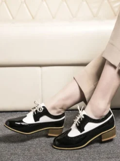 Femmes Oxfords Classic Round Toe Lace Up Chaussures Oxford en cuir Synthétique