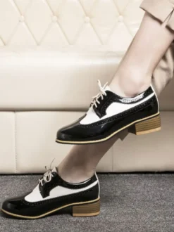 Femmes Oxfords Classic Round Toe Lace Up Chaussures Oxford en cuir Synthétique