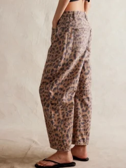 Jean à jambes larges et amples pour femme - Pantalon en denim coupe en fer à cheval avec détails de couture - Collection streetwear décontractée printemps 2026