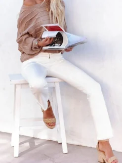 Jeans femme coupe droite style décontracté en denim.