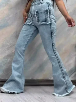Jean évasé à poches plaquées et détails tressés pour femme - Bleu clair rétro bohème taille haute - Collection printemps 2026