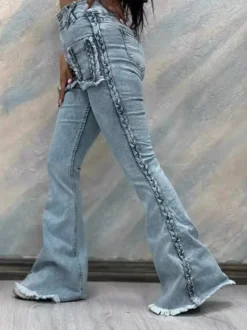 Jean évasé à poches plaquées et détails tressés pour femme - Bleu clair rétro bohème taille haute - Collection printemps 2026