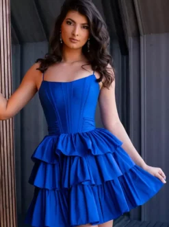 Jolie avec robe de soirée courte courte bijou cou nœuds taffetas