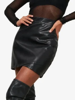 Jupe courte asymétrique portefeuille taille haute en similicuir pour femme 2026