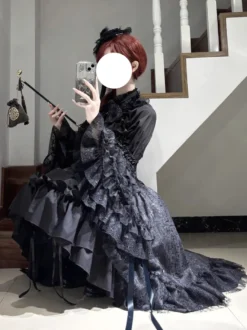 Jupe Gothic Lolita à volants noire et blanche avec ceinture