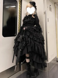 Jupe Gothic Lolita à volants noire et blanche avec ceinture