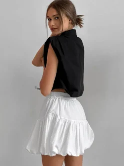 Jupe mini à volants et taille élastique effet ballons.