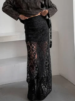 Jupe taille haute en dentelle noire transparente ajourée