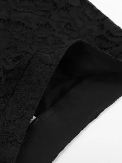 Jupe taille haute en dentelle noire transparente ajourée