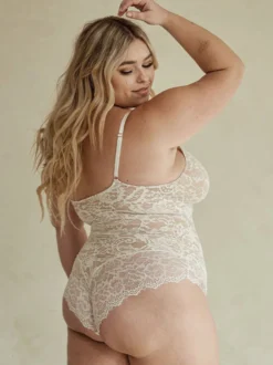 Lingerie blanche grande taille sans manches dos nu en dentelle sculptante