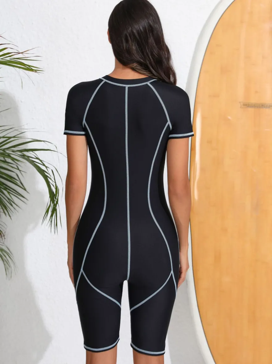 Maillot de bain athlétique shorty à fermeture éclair sur le devant et coutures contrastées