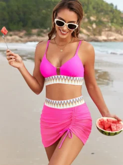 Maillot de bain bikini bleu à lacets pour femme idéal pour l'été et la plage.